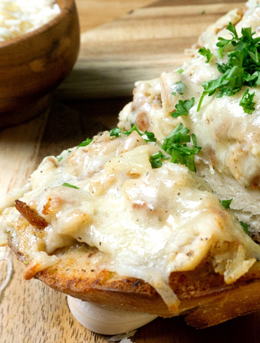 AlfredoBread2-2 Alfredo Bread with chicken on a wooden cutting board