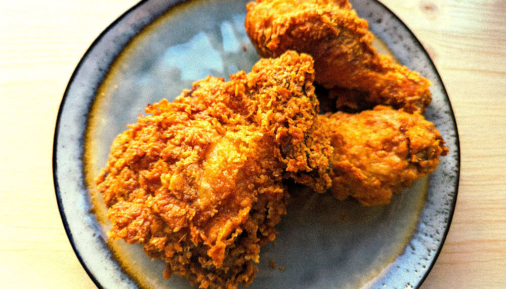 fried chicken on a ceramic plate.